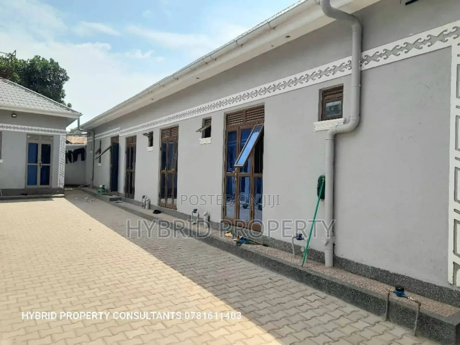 9bdrm Apartment in Kasubi Town Along, Rubaga for sale