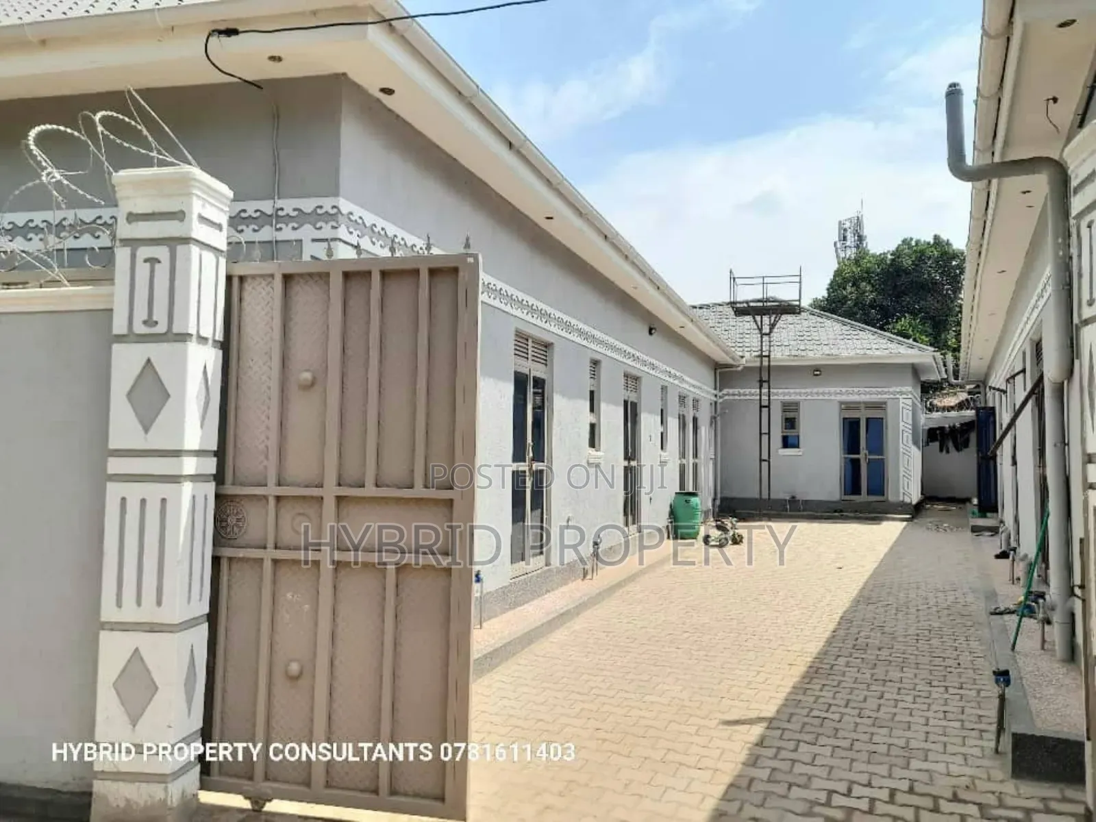 9bdrm Apartment in Kasubi Town Along, Rubaga for sale