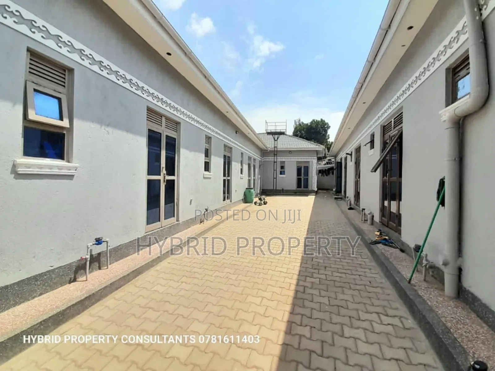 9bdrm Apartment in Kasubi Town Along, Rubaga for sale