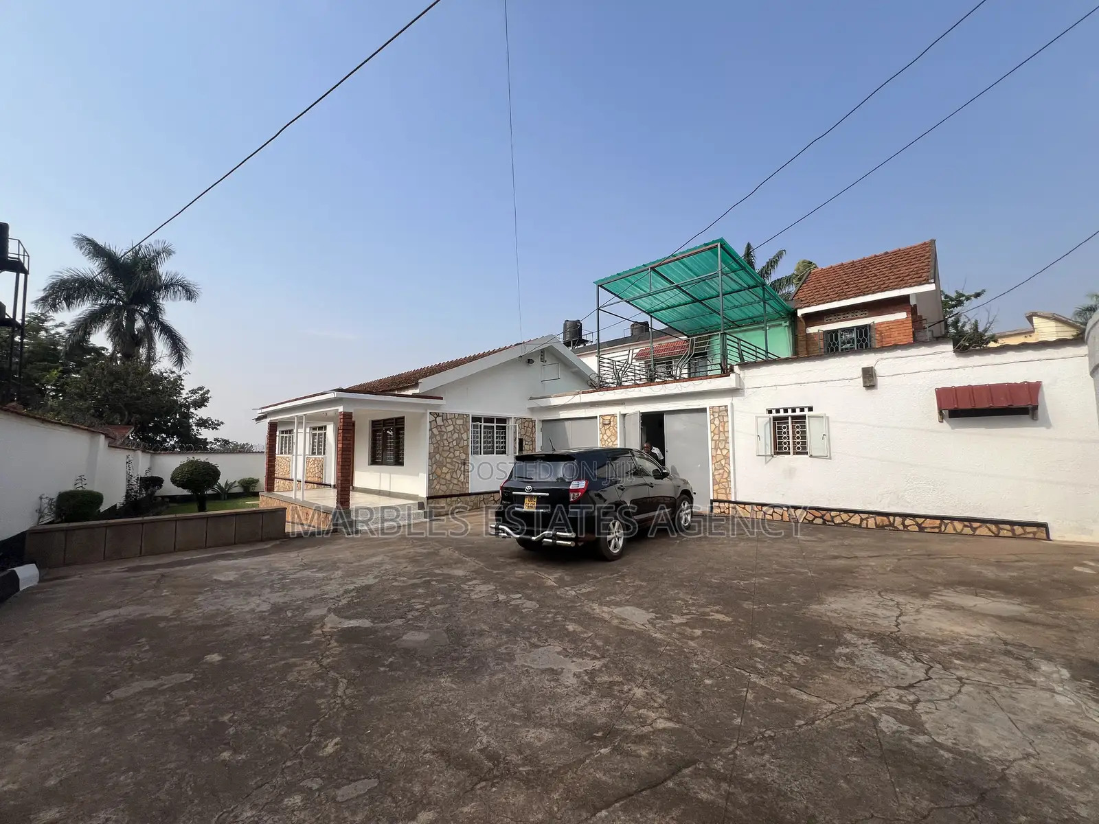 3bdrm Bungalow in Muyenga, Central Division for rent