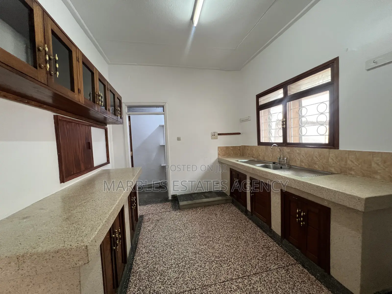 3bdrm Bungalow in Muyenga, Central Division for rent