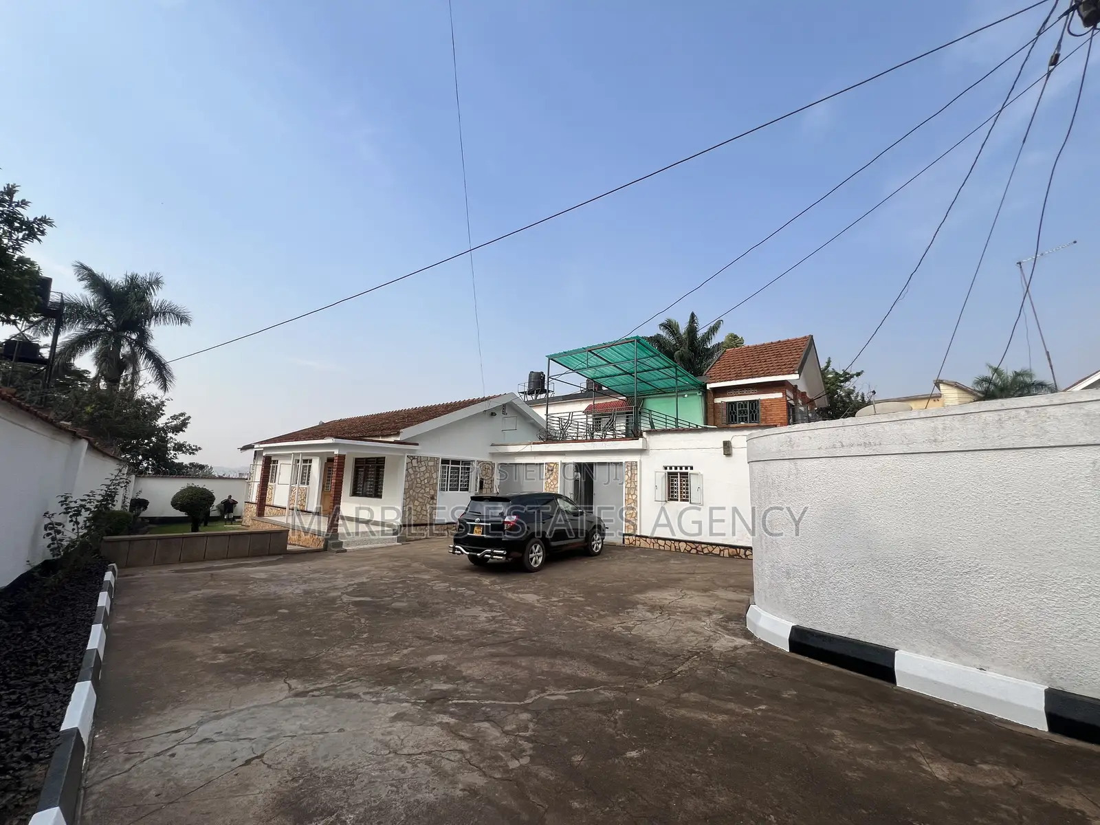 3bdrm Bungalow in Muyenga, Central Division for rent