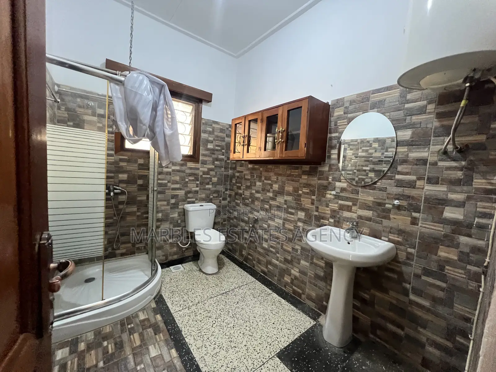 3bdrm Bungalow in Muyenga, Central Division for rent