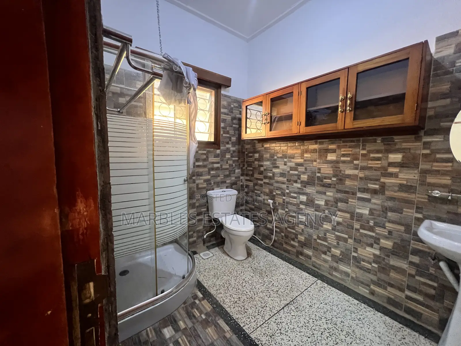 3bdrm Bungalow in Muyenga, Central Division for rent