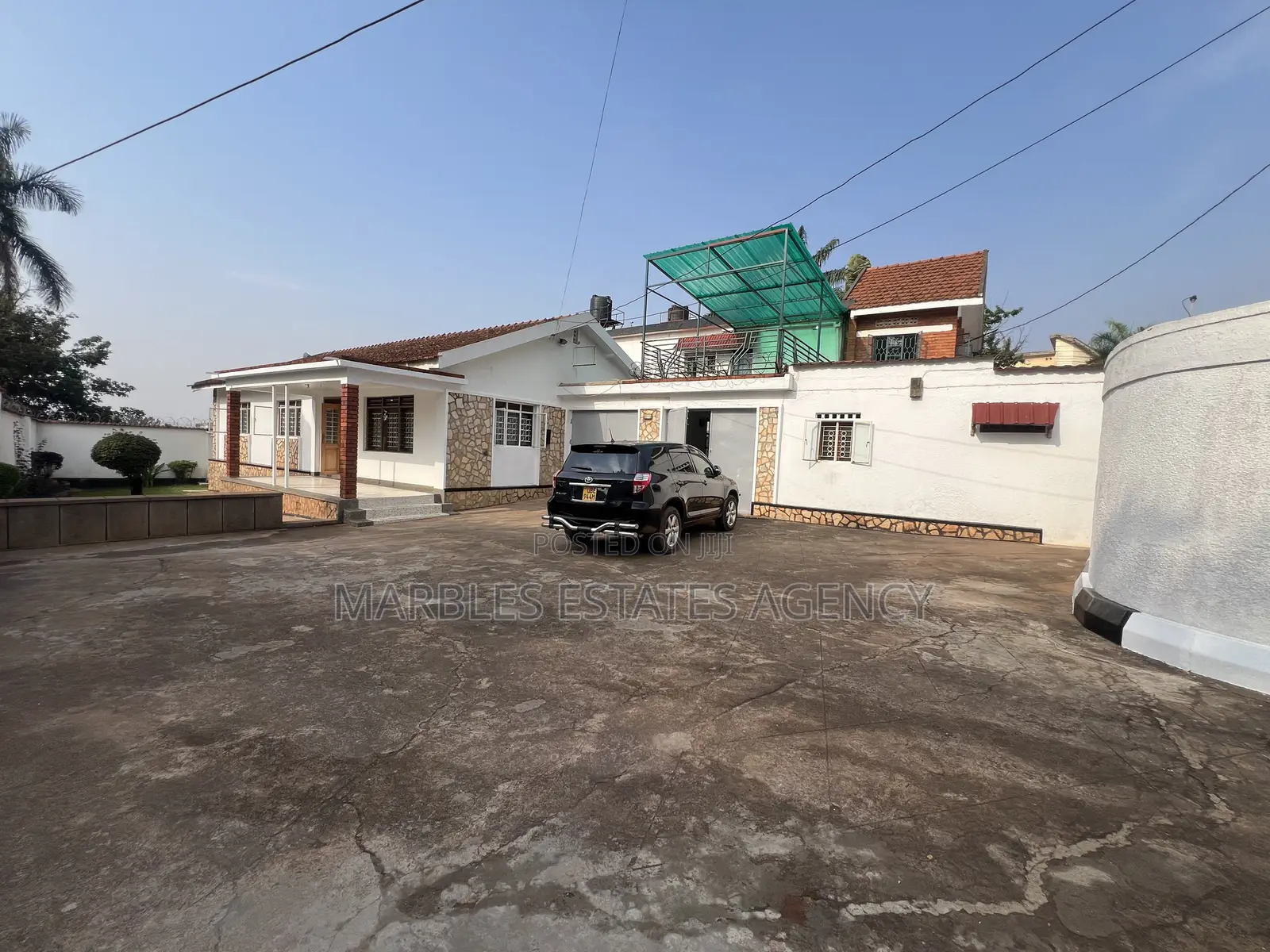 3bdrm Bungalow in Muyenga, Central Division for rent