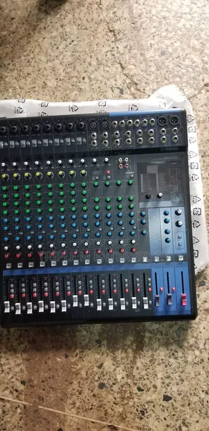 Professional Mixer Yamaha