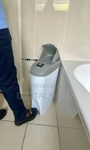 Plastic Sanitary Bin With Cover