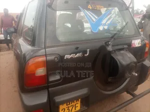 Toyota RAV4 Base 4x4 1999 Black