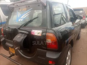 Toyota RAV4 Base 4x4 1999 Black