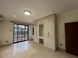 10bdrm House in Naguru Estate, Central Division for sale