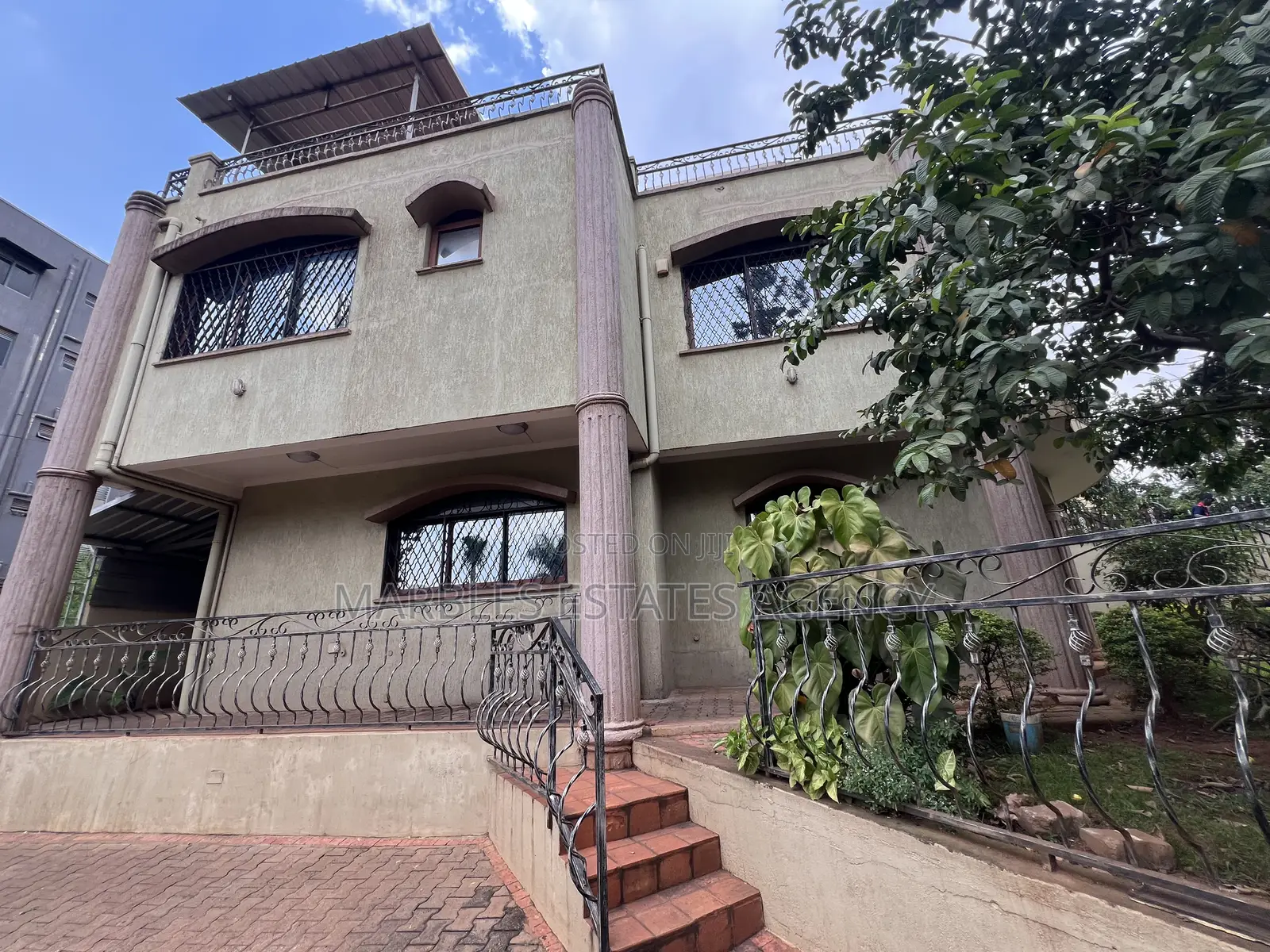 10bdrm House in Naguru Estate, Central Division for sale