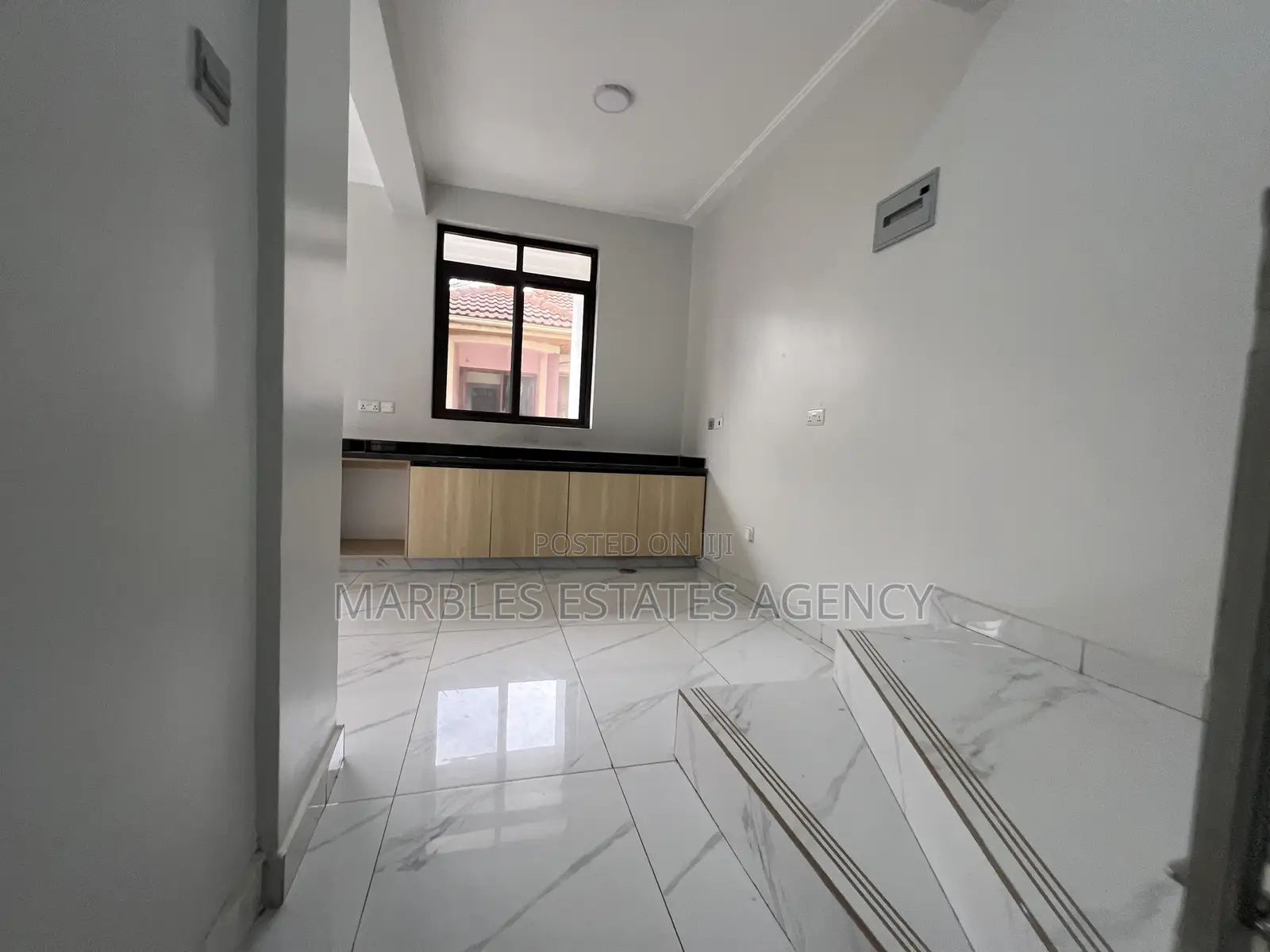 4bdrm Townhouse / Terrace in Kololo, Central Division for rent
