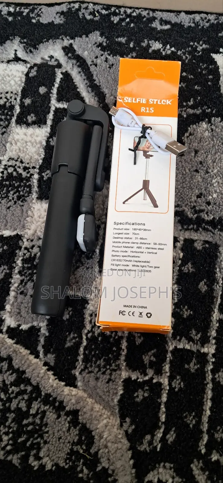 Portable Extendable Selfie Stick/ Tripod With Light