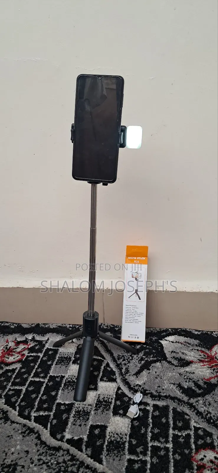 Portable Extendable Selfie Stick/ Tripod With Light