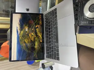 Laptop Apple MacBook Pro 2018 16GB Intel Core I7 SSD 1T