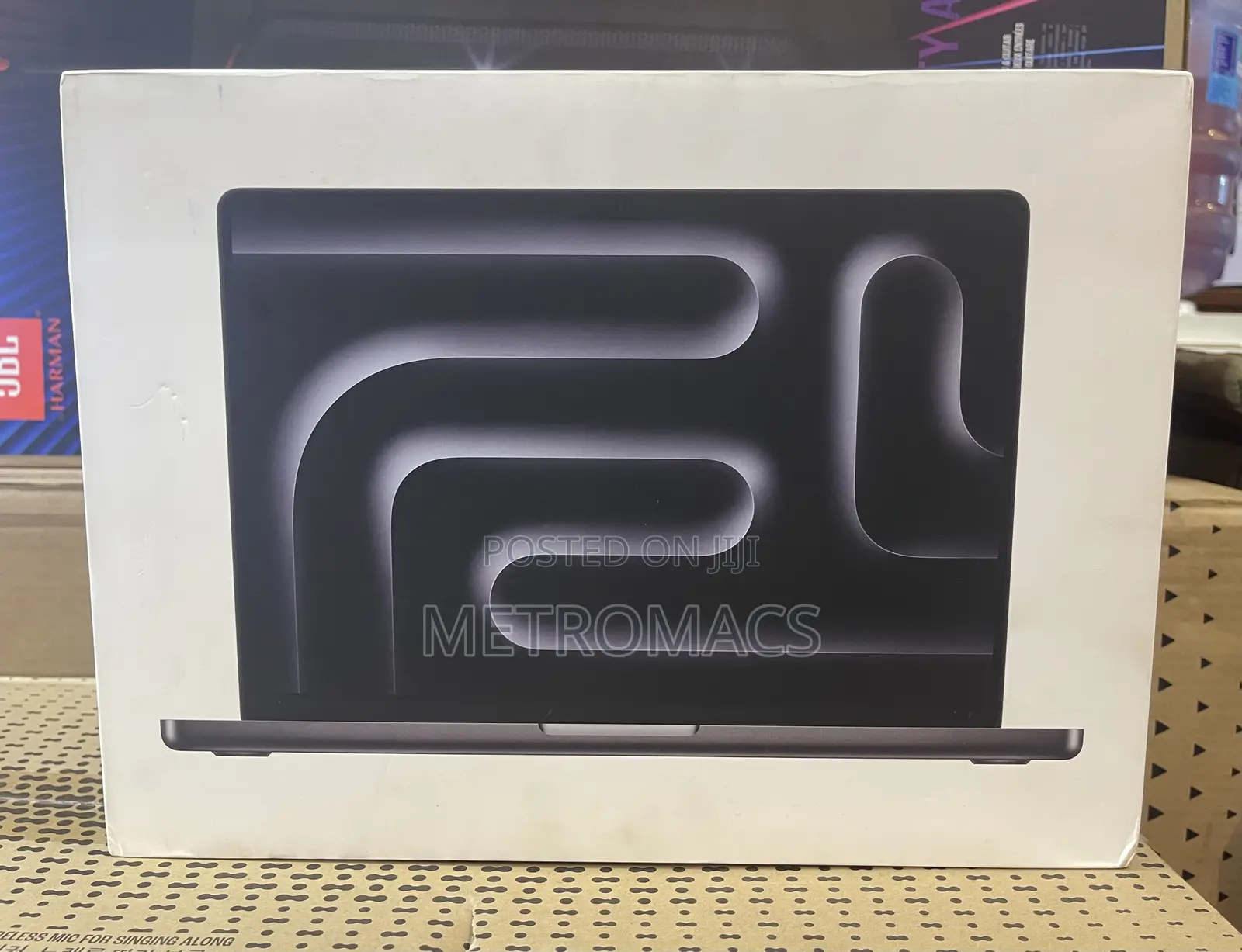 New Laptop Apple MacBook Pro 2024 M4 14-Inch 16GB Apple M4 SSD 512GB