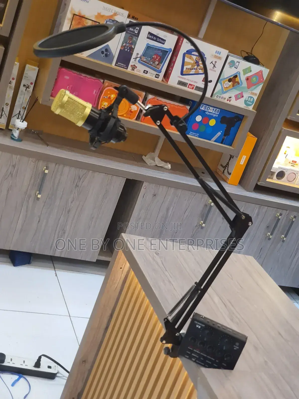 Professional Condenser Microphone
With Sound Card