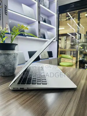 Laptop Apple MacBook Air 2015 8GB Intel Core I5 SSD 256GB