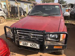 Photo - Toyota Hilux 2000 Red