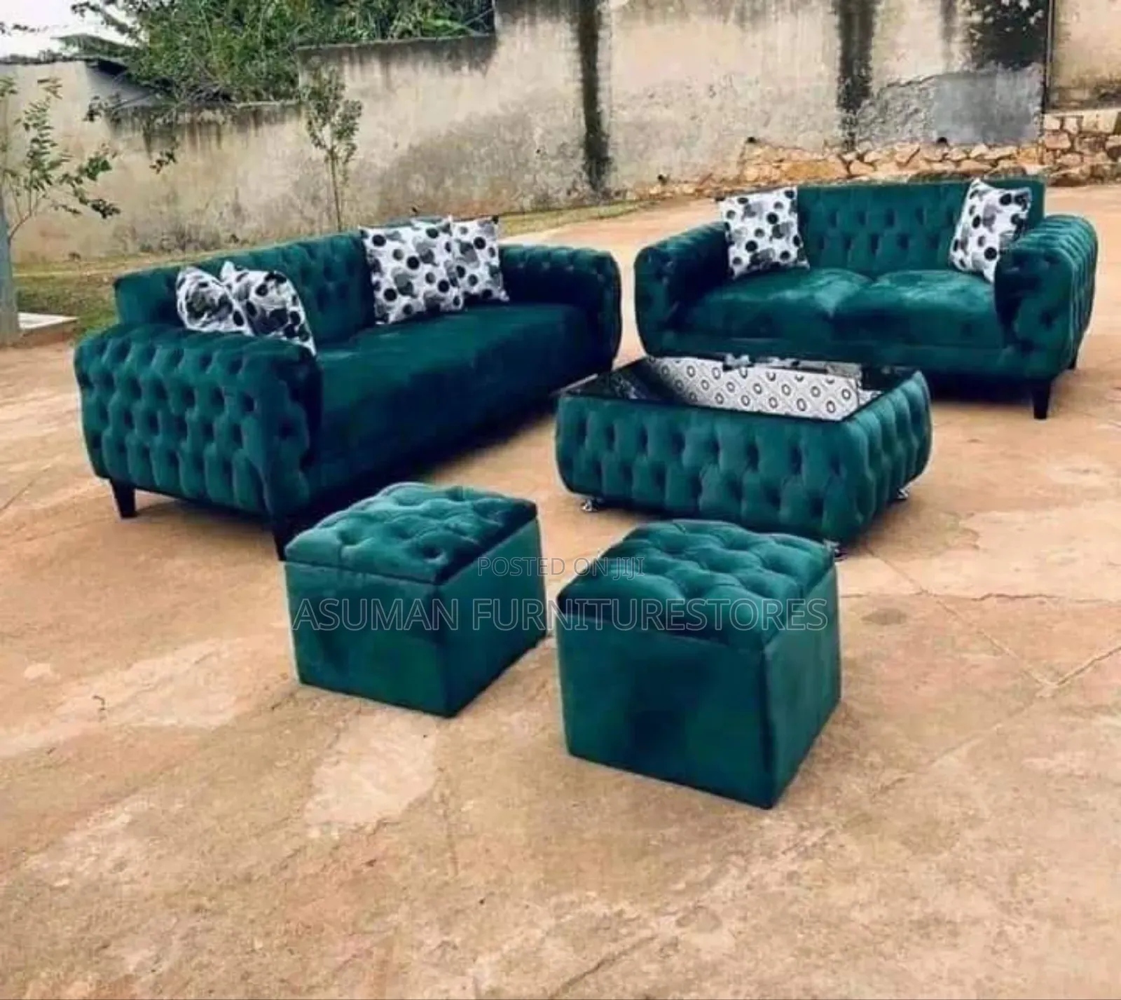 Modern 5seater Chesterfield With Centre Table