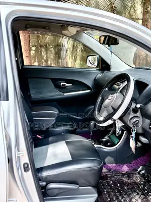 Toyota IST 2011 Silver