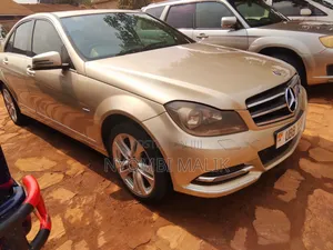 Photo - Mercedes-Benz C200 2004 Gold