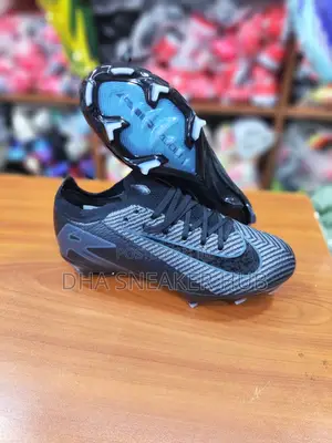 Black Kids Soccer Shoes / Boots