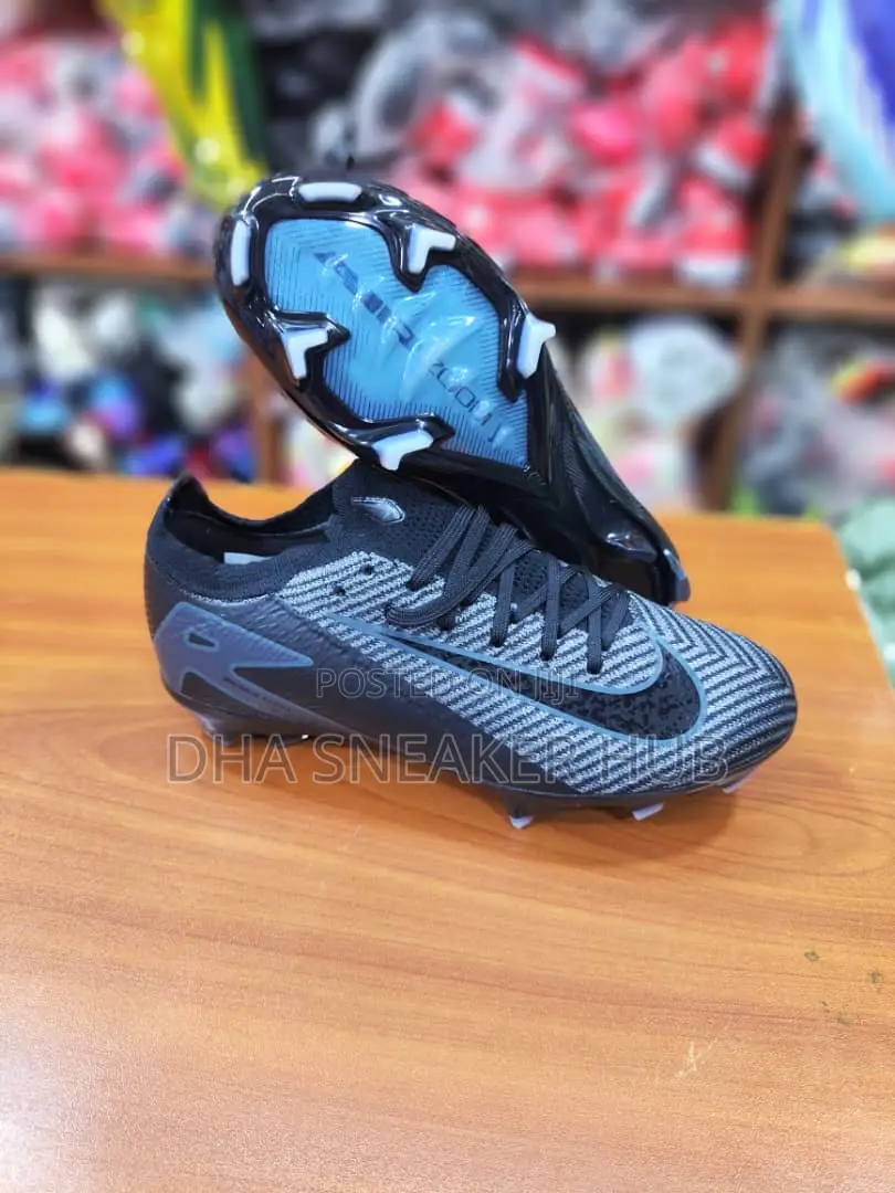 Black Kids Soccer Shoes / Boots