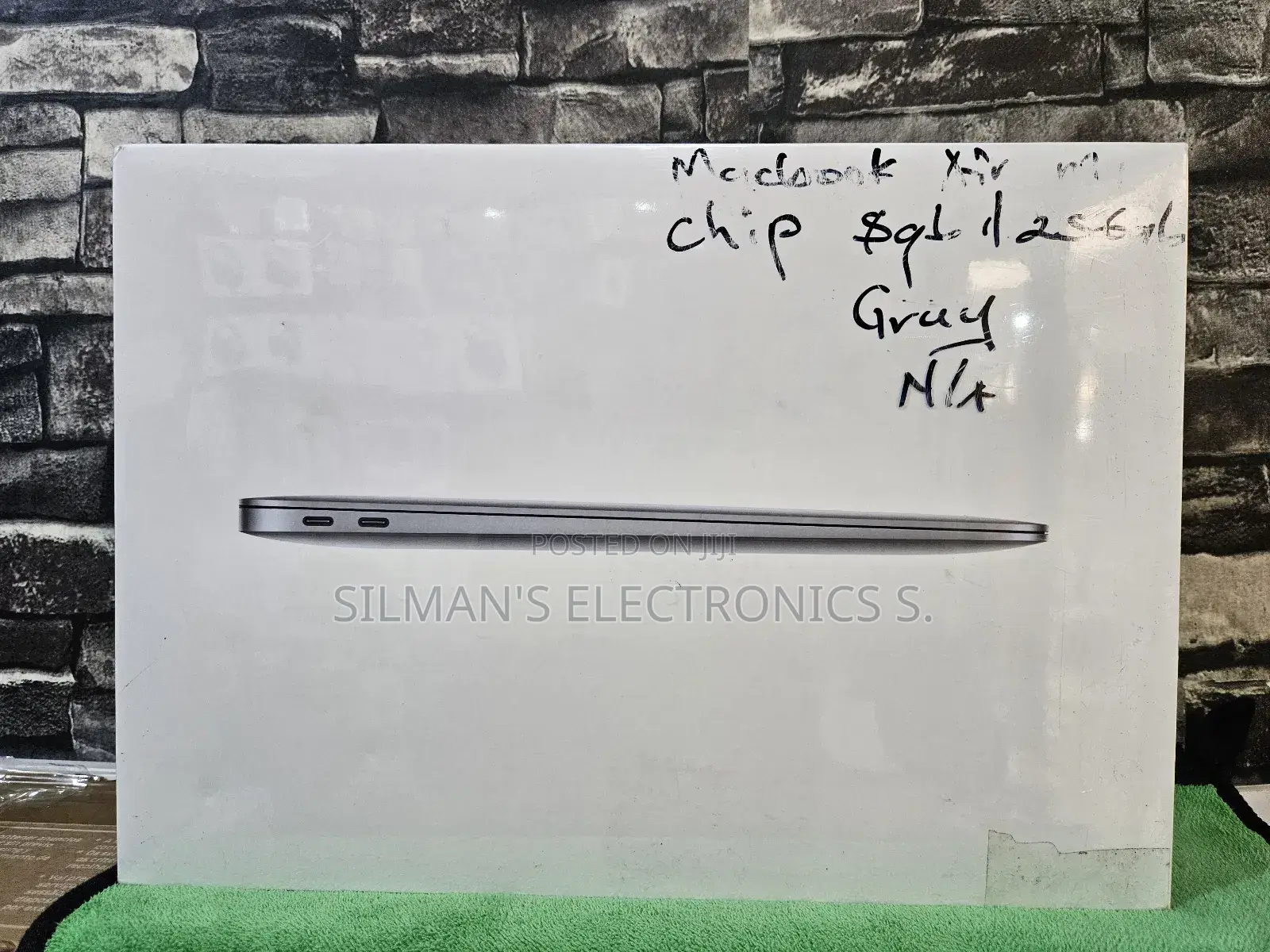 New Laptop Apple MacBook Air 8GB Apple M1 SSD 256GB