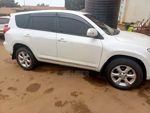 Toyota Vanguard 2010 White