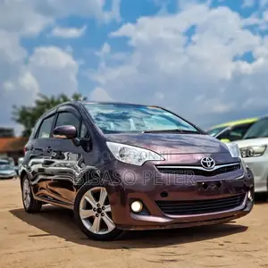 Photo - Toyota Ractis 1.5 AWD 2013 Beige