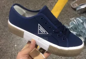 Valid Classic Sneakers