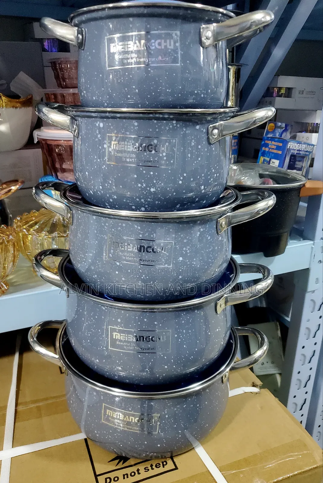 Saucepan a Set of 5pcs With Covers
