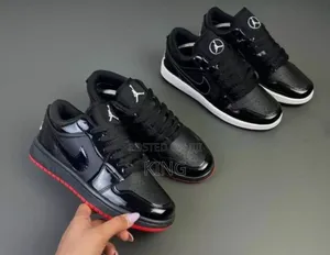 Air Jordan 1 Low Patent Black
