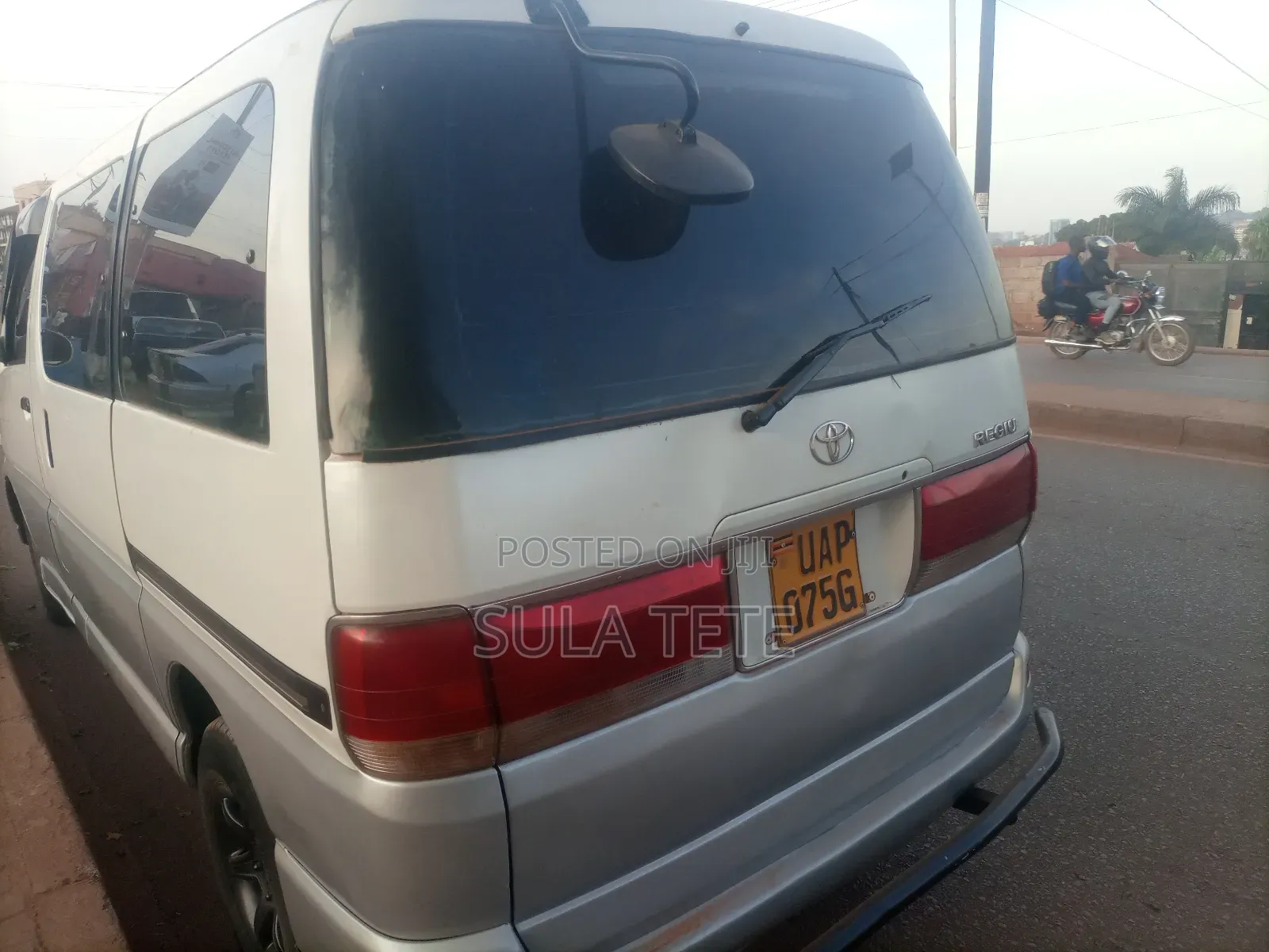 Toyota Regius 1998 White