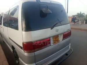 Toyota Regius 1998 White