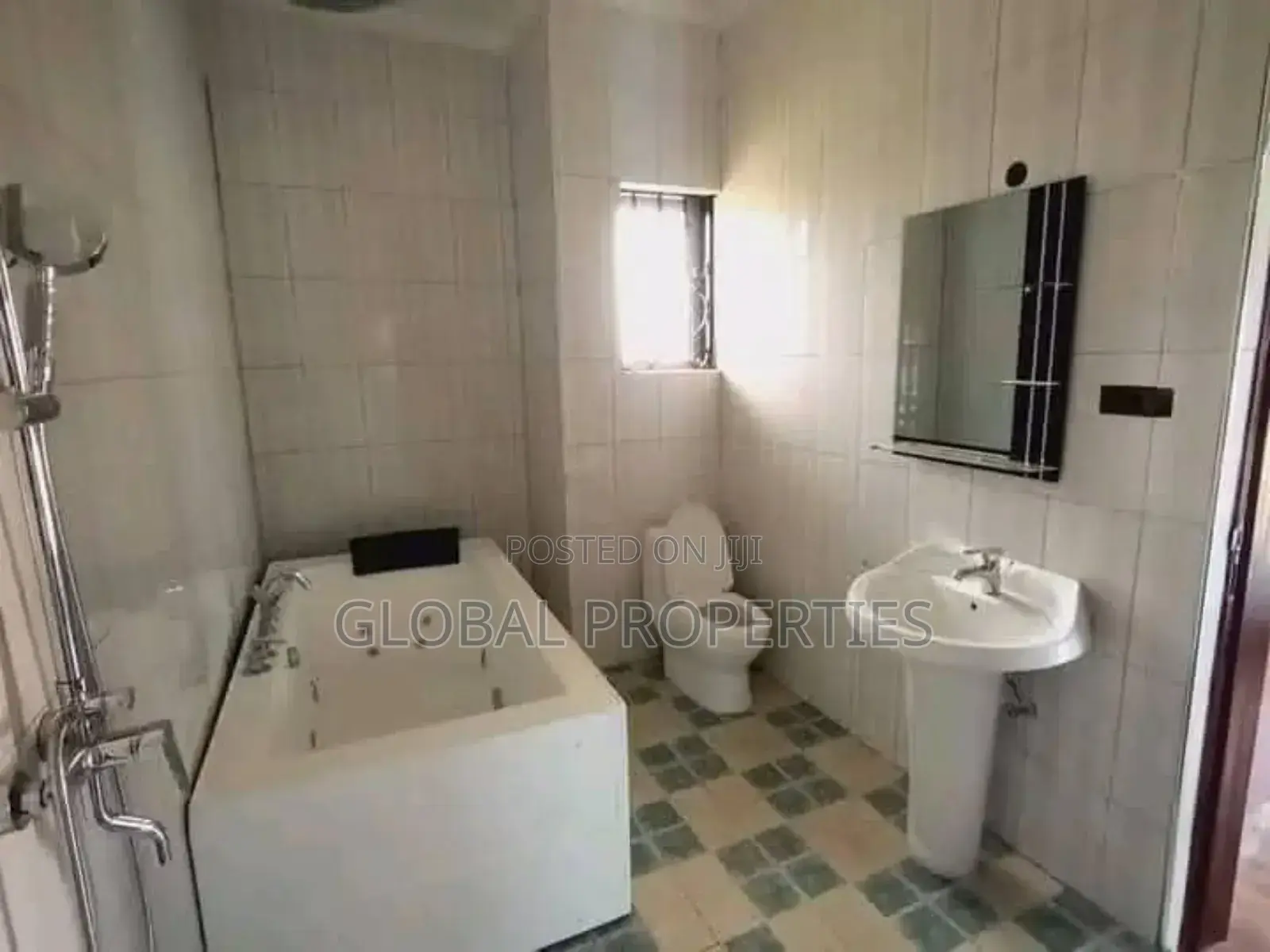 6bdrm Mansion in Najjera, Central Division for sale