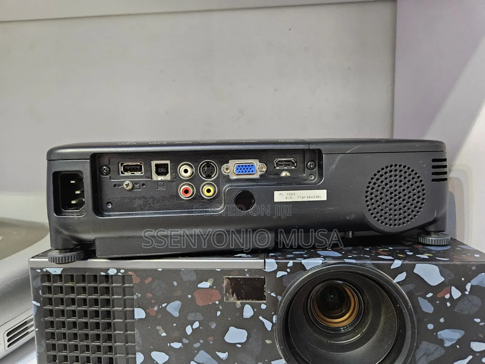 Dell 1650 Projector - 4000 Lumens, HD 720p,Portable DLP Pro-
