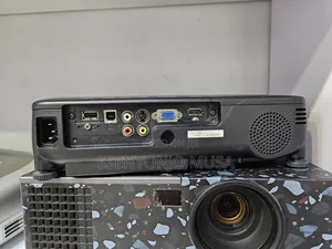 Dell 1650 Projector - 4000 Lumens, HD 720p,Portable DLP Pro-