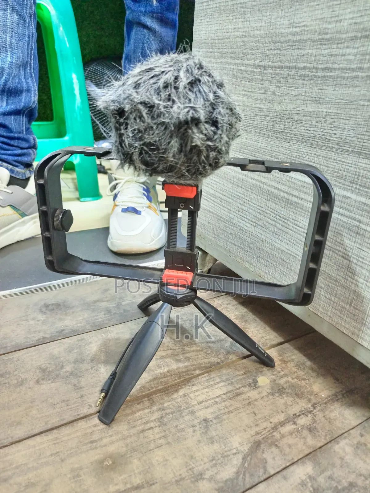 Boya BY-VG380 Multifunctional Smartphone Video Kit.