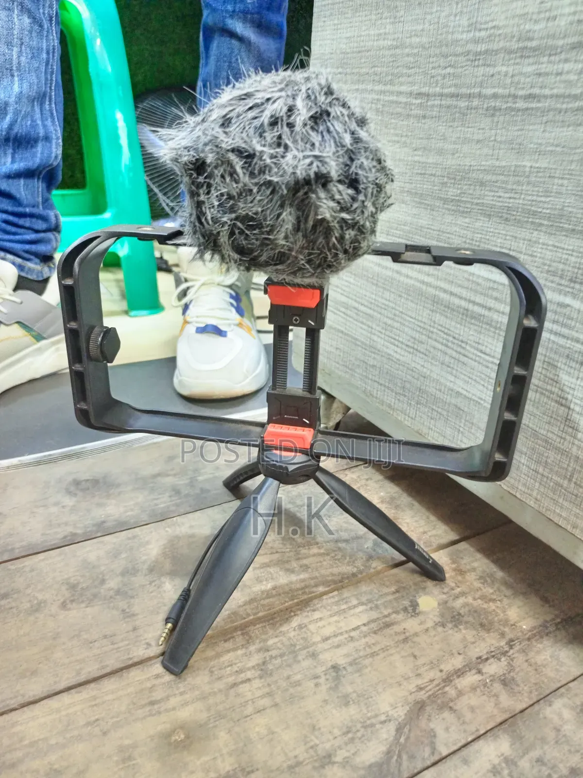 Boya BY-VG380 Multifunctional Smartphone Video Kit.