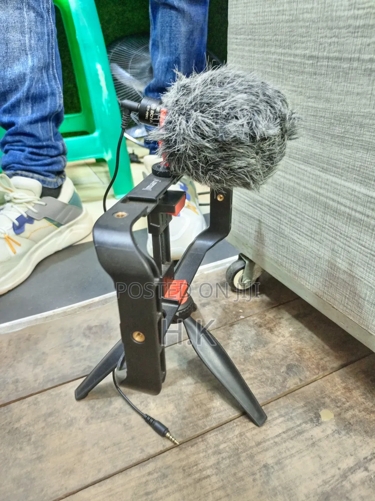 Boya BY-VG380 Multifunctional Smartphone Video Kit.