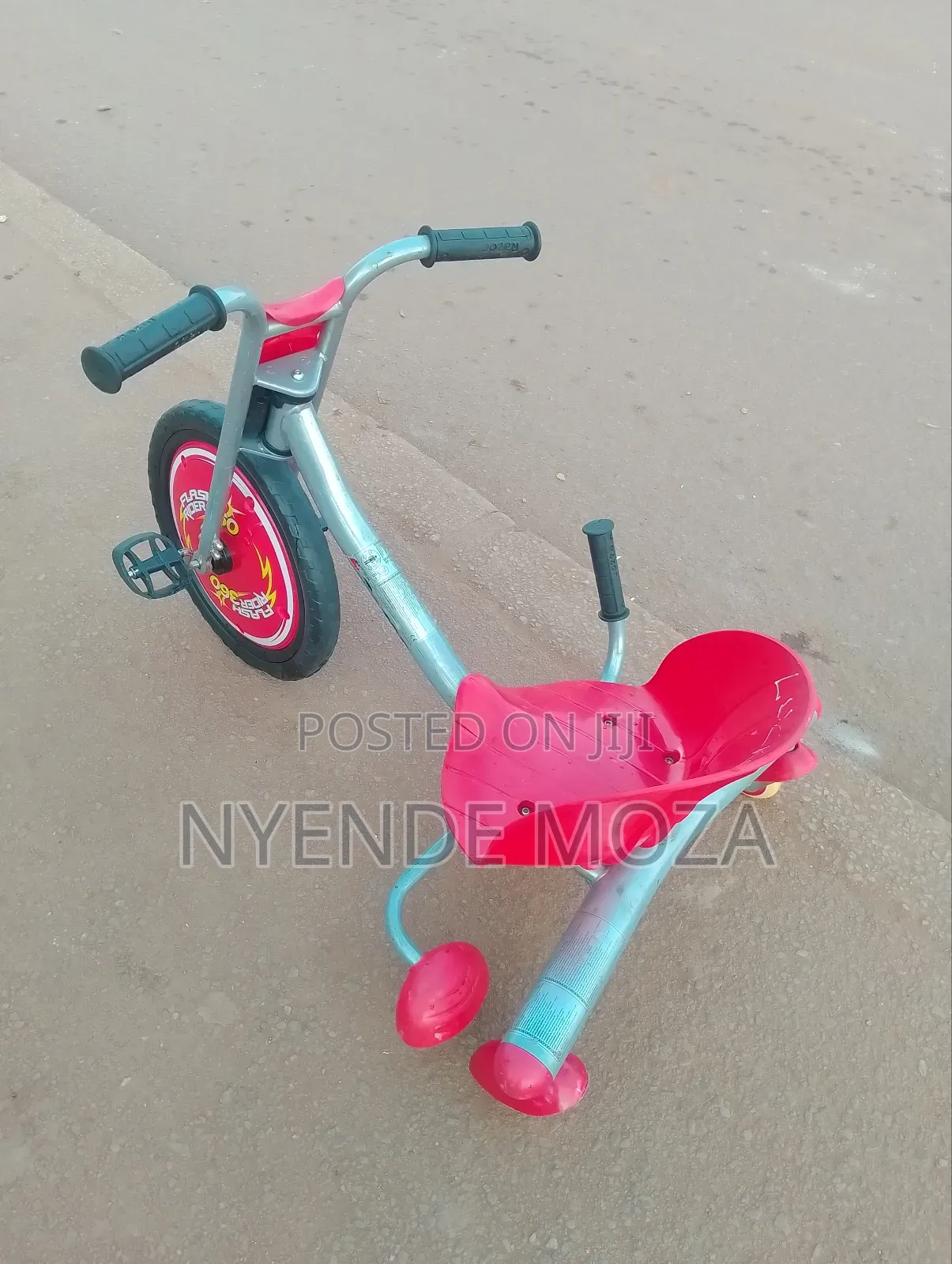 Razor Red Kids Tricycle