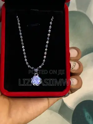 Flower Shape Inlay Solitaire Necklace