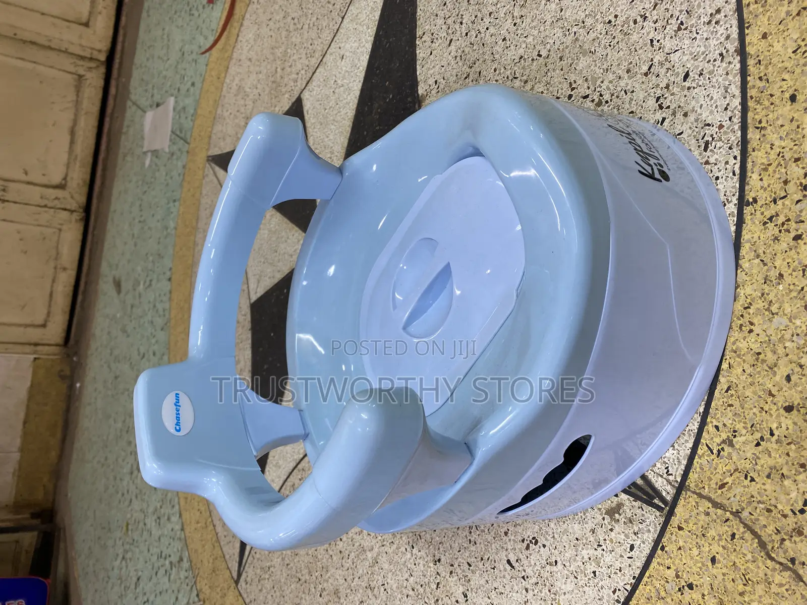 Kid Sitting Potty - Fahion Simple