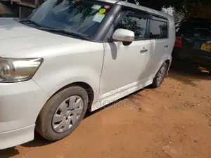 Toyota Corolla Rumion Hatchback 1.5 FWD 2010 White