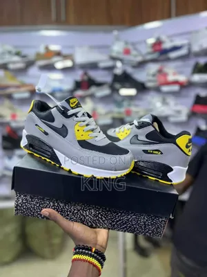 Nike Air Zoom Winflo Shoes (Trainers)