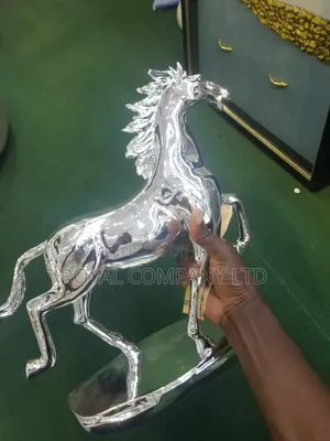 Horse Statue Decor Reign
