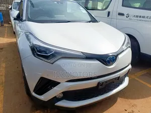 Photo - Toyota C-HR 2018 Silver