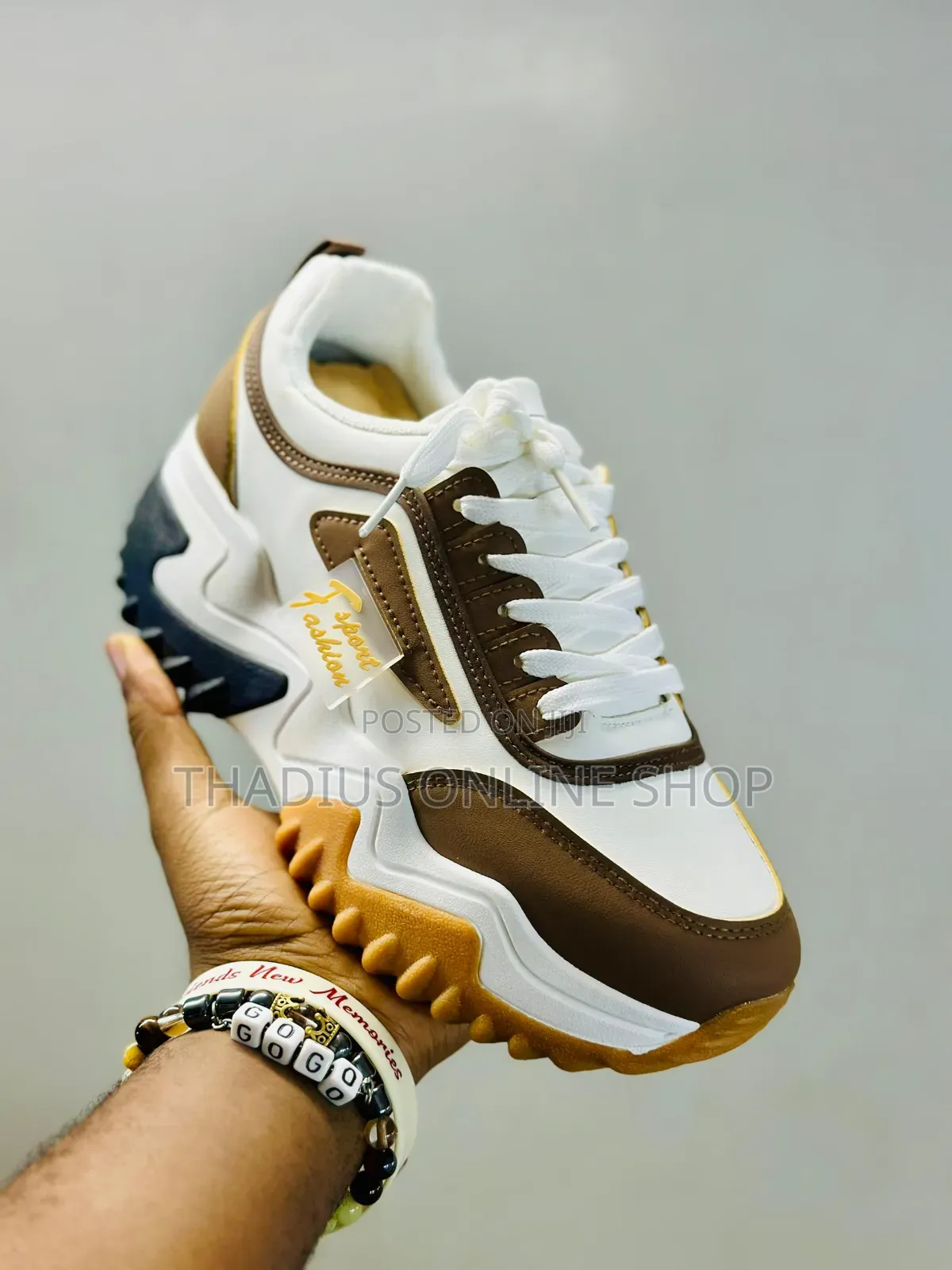 Ladys Classic Fashion Sneaker Shoes